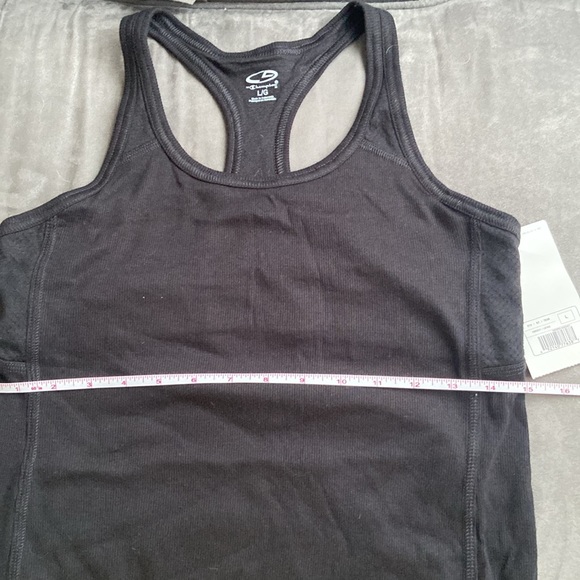 Champion NWT workout tank with built in shelf bra. Size L - Picture 6 of 8